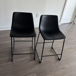 Set Of 2 Black Counter Stools - Sleek & Minimal Design