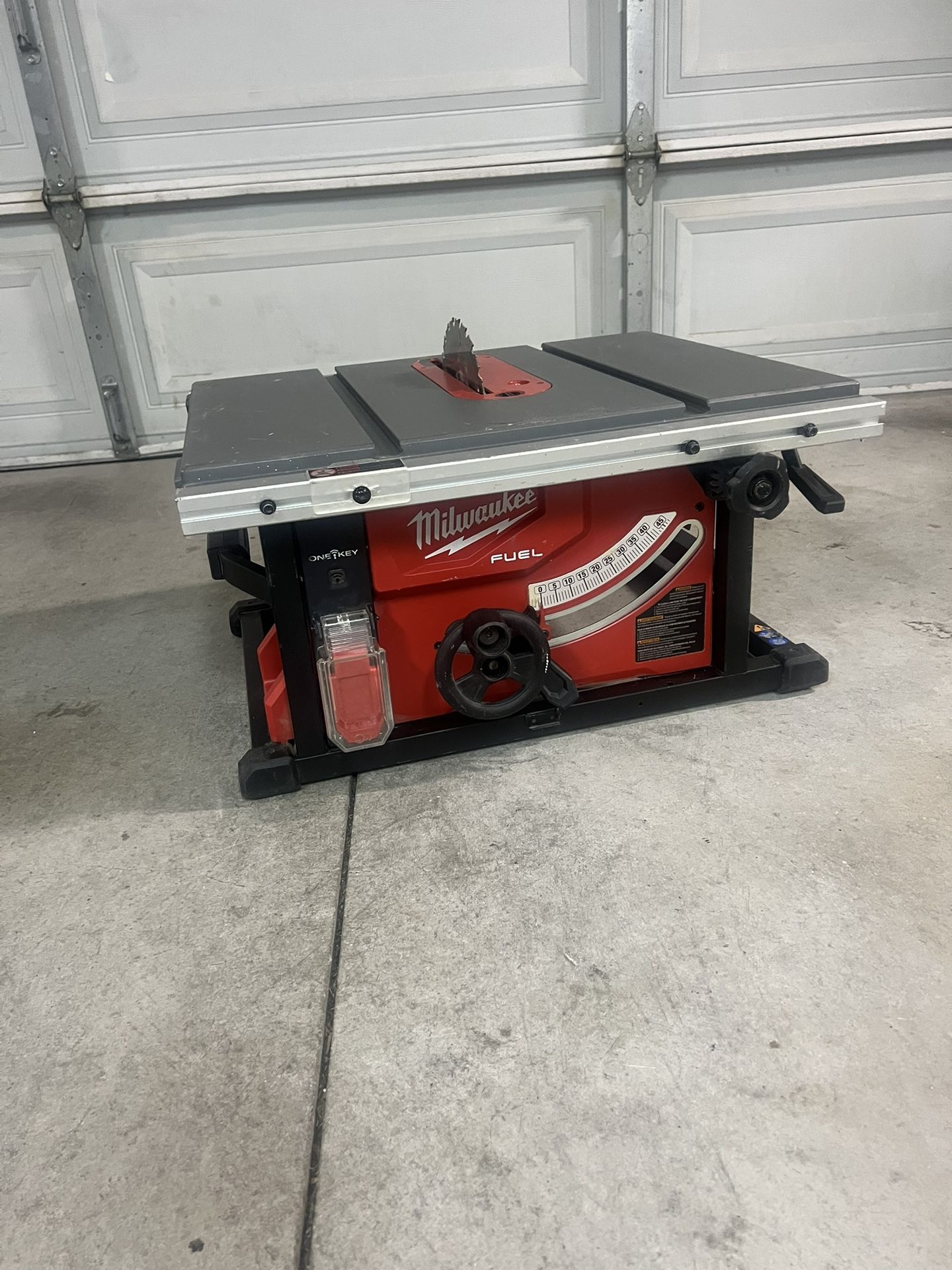 Milwaukee M18 FUEL ONE-KEY 18-Volt Lithium-Ion Brushless Cordless 8-1/4 in. Table Saw (battery Not Included)