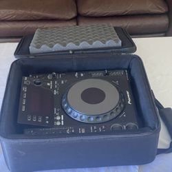 UDG U9006 Mixer, Utility & Media Player Bag. 16” x 12” x 5.5” interior dims.