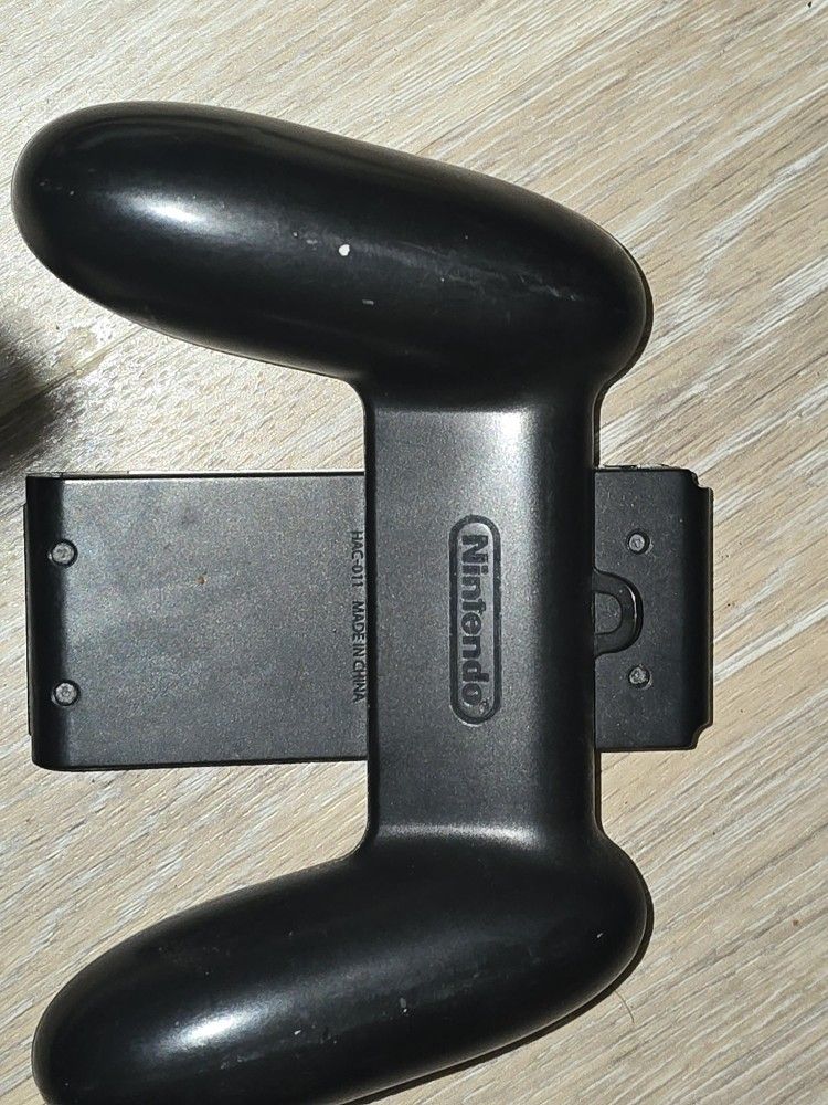 Charging Grip