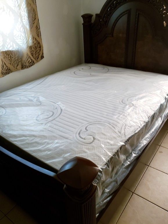 NEW QUEEN MATTRESS. Bed frame is not available. Take it home the same day 👍