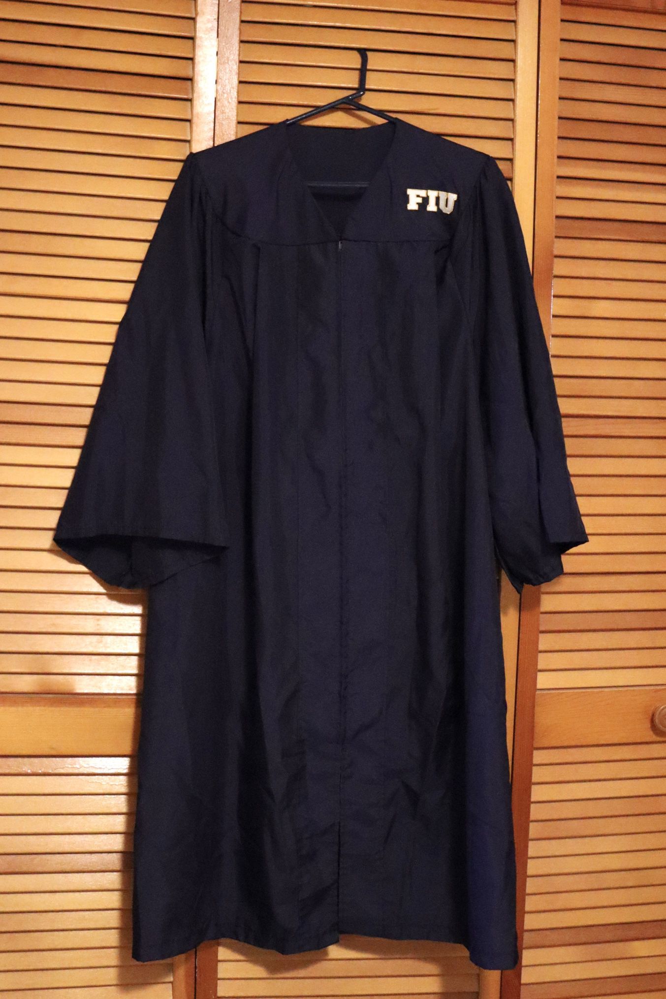 FIU Graduation Gown - 5’4”