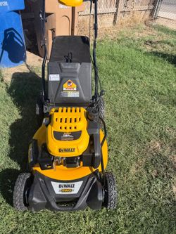 DEWALT
21 in. 196cc E-GOV Engine 3-in-1 Gas RWD Self-Propelled Lawn Mower with High Rear Wheels