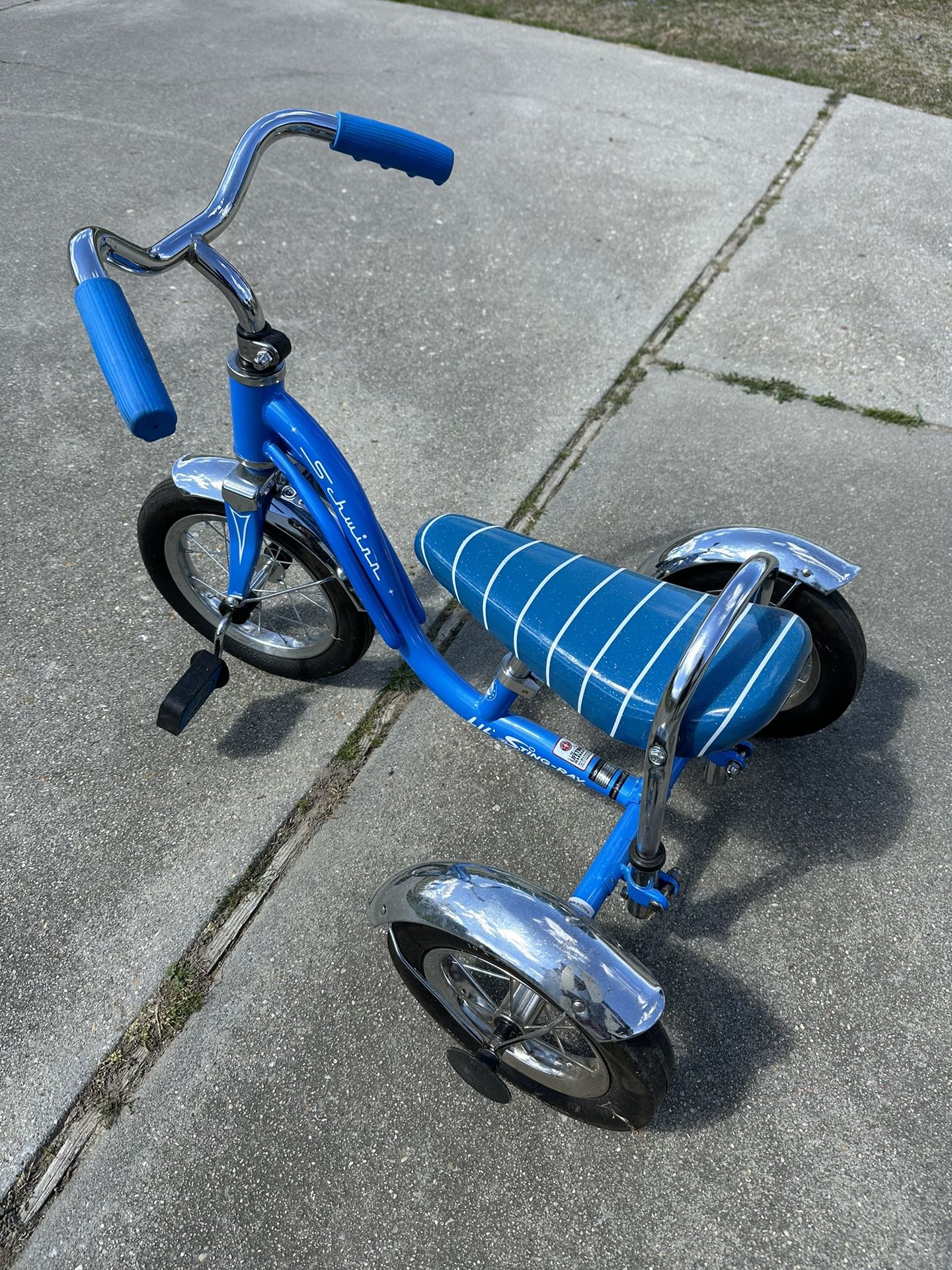 Schwinn Lil Sting-Ray Tricycle Bike For Toddler 