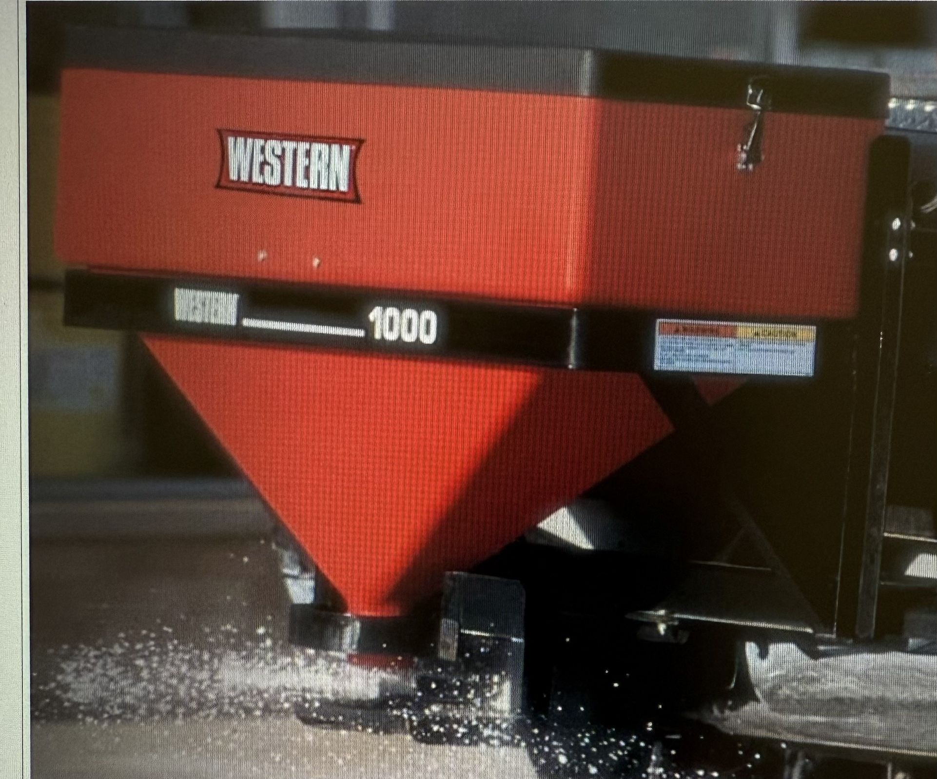 Western 1000 Series Snow Salt Spreader