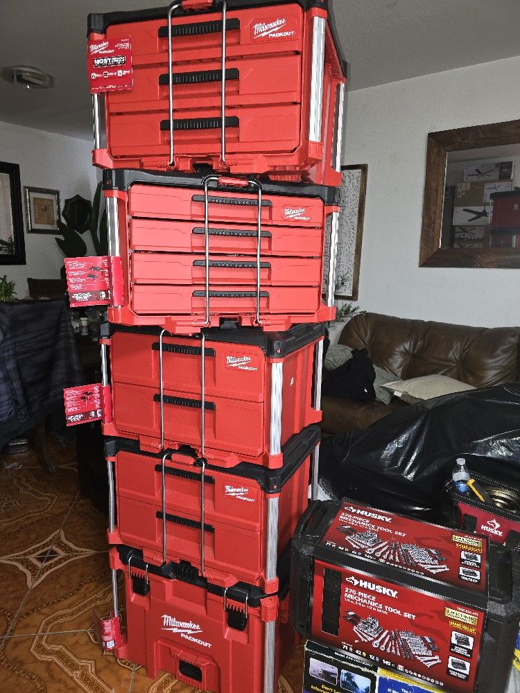 Milwakee Packouts $135 Each Cada Una