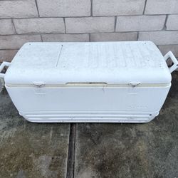 150 QT Igloo Ice Chest 