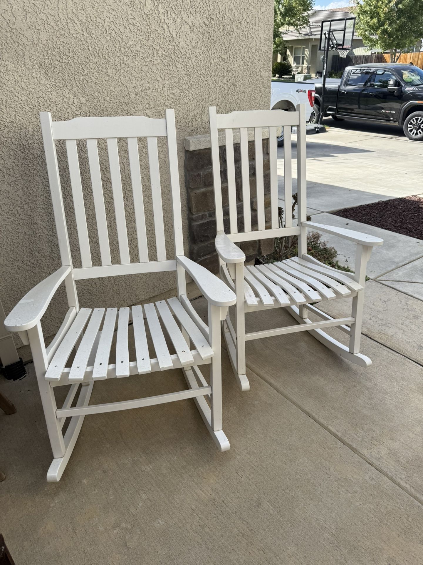 2 Rocking Chairs