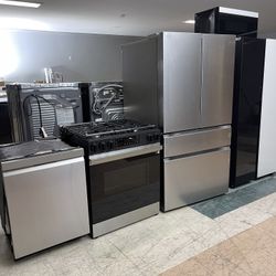 Stainless steel Appliances ! Refrigerator Stove Dishwasher 