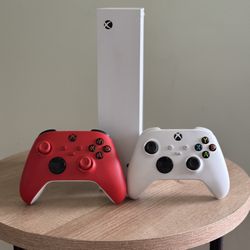 Xbox Series S + Two Controllers 