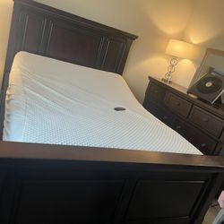 Tempur Pedic Queen Bed Set 