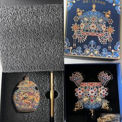 Brand New Set Of 2 Gift Boxes:  Chinese Magnets And Pen