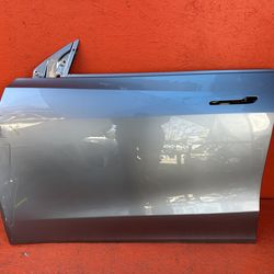 2020 - 2024 Tesla Model Y Left Driver Side Front Door Shell OEM 1493537-00-D