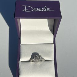 Woman’s 1/4 CT. T.W. Natural White Diamond Ring Size 7