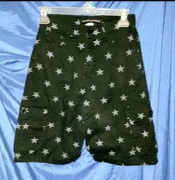Boy's Young Rich & Famous Black Cargo Shorts W/ Gray Stars Size 10