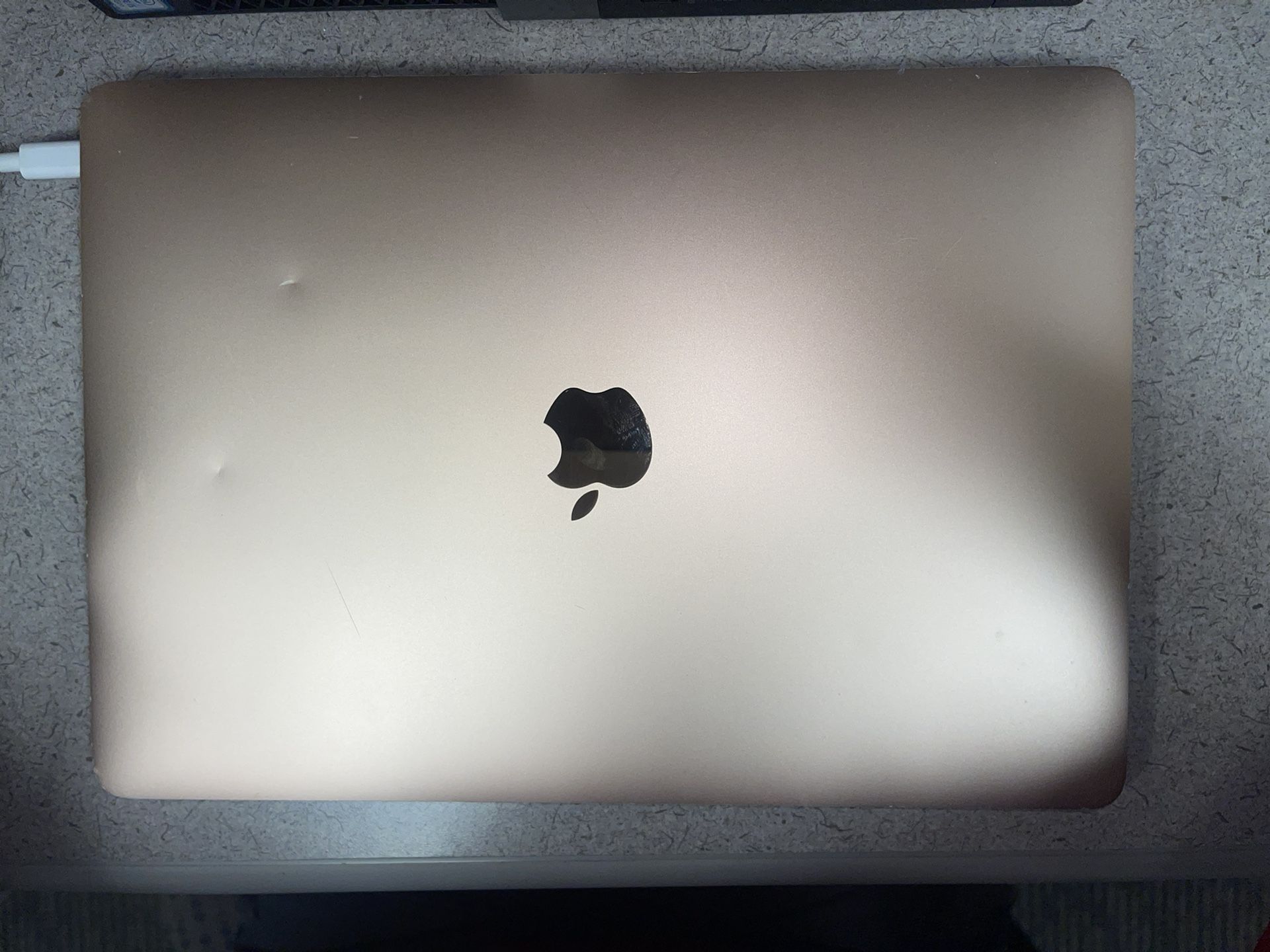 Apple MacBook Air 13 inch (2020)