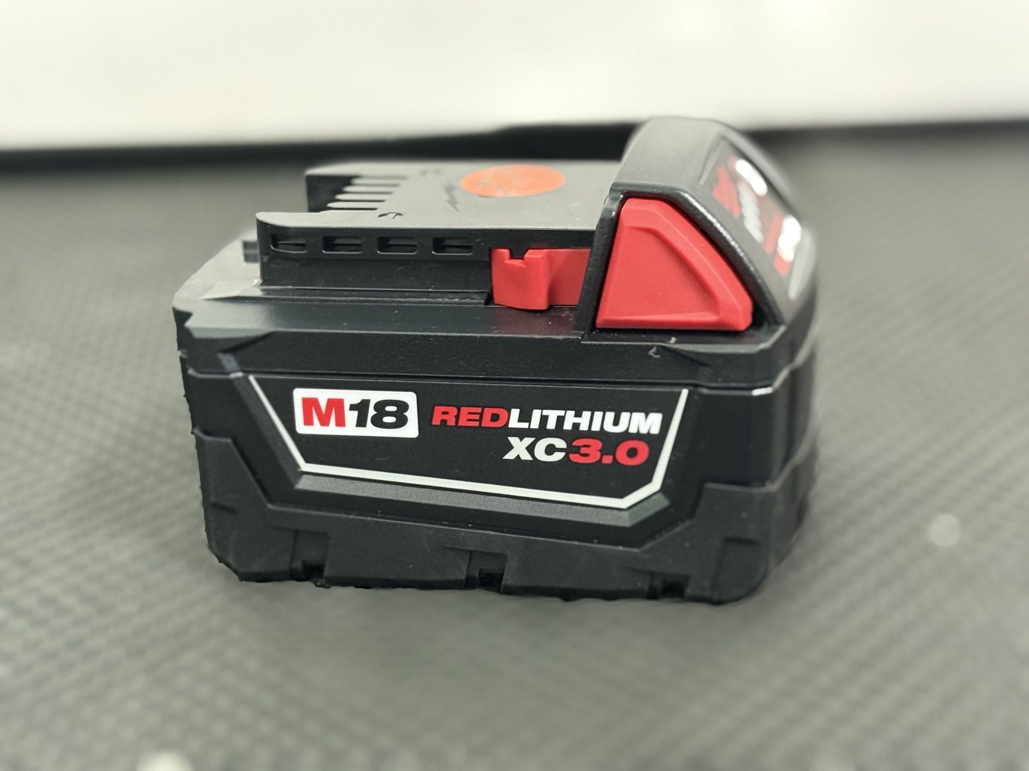 Milwaukee M18 18 Volt 3.0 Ah Lithium-Ion Compact Battery