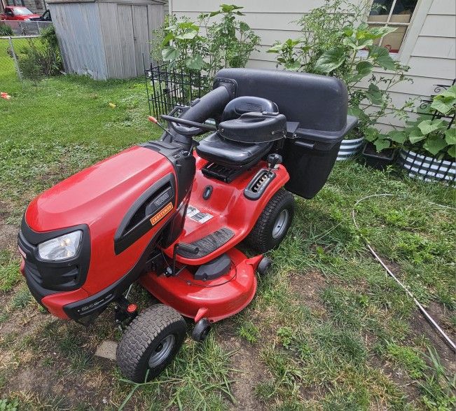 Craftsman YTS4000 Lawn Tractor With 24HP Twin Briggs Engine, 46 " Deck With Bagger, 462 Hours ,