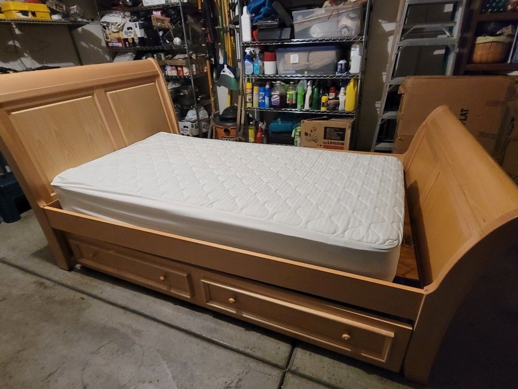 Full Size Bed Frame With Trendle Mattress