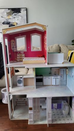 Rainbow High - 4ft tall, High-Quality Dollhouse