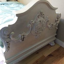 Twin carved Bed