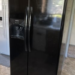 Fridgidaire Black Side By Side