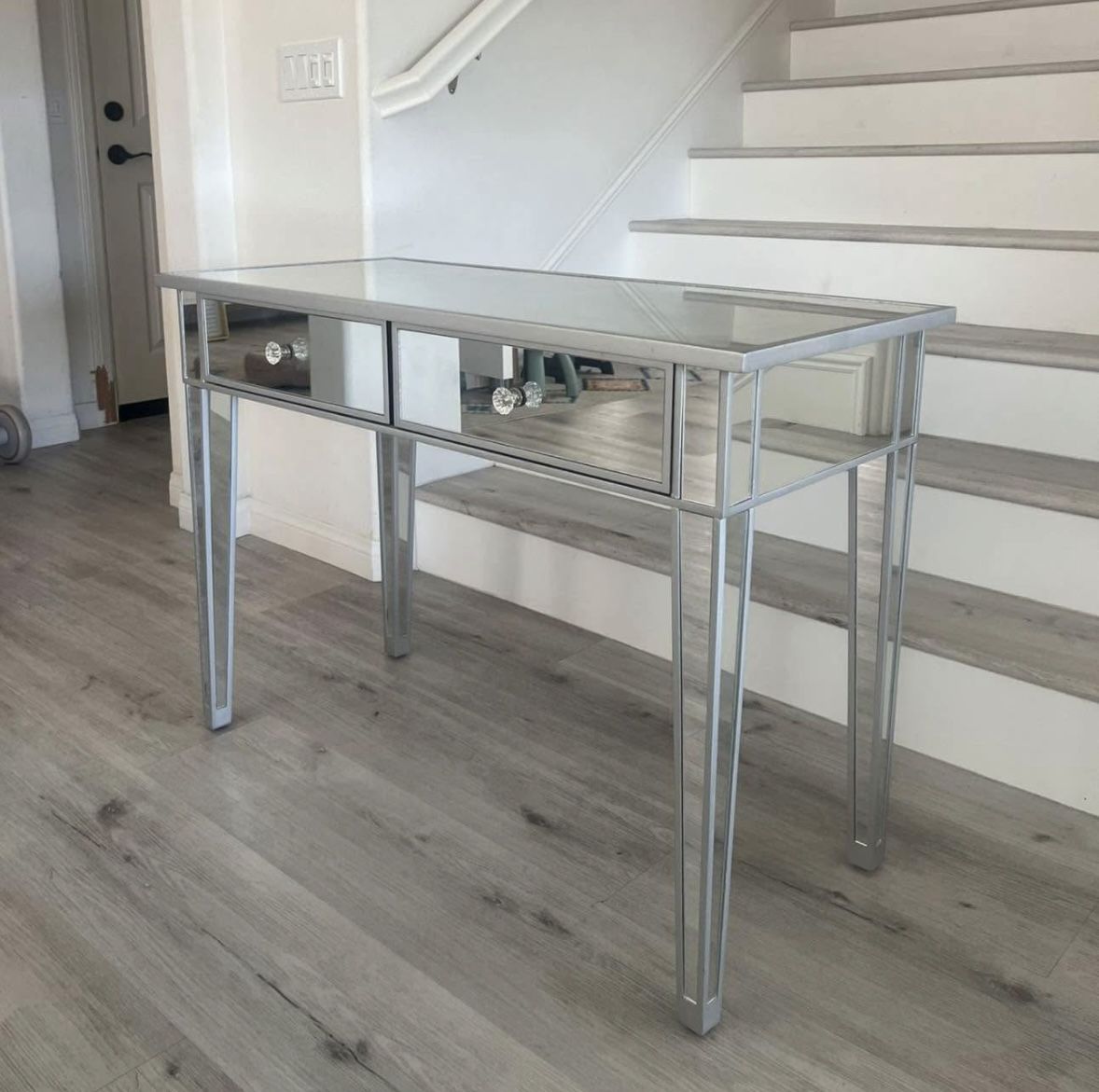 Gorgeous Mirrored Vanity Table!