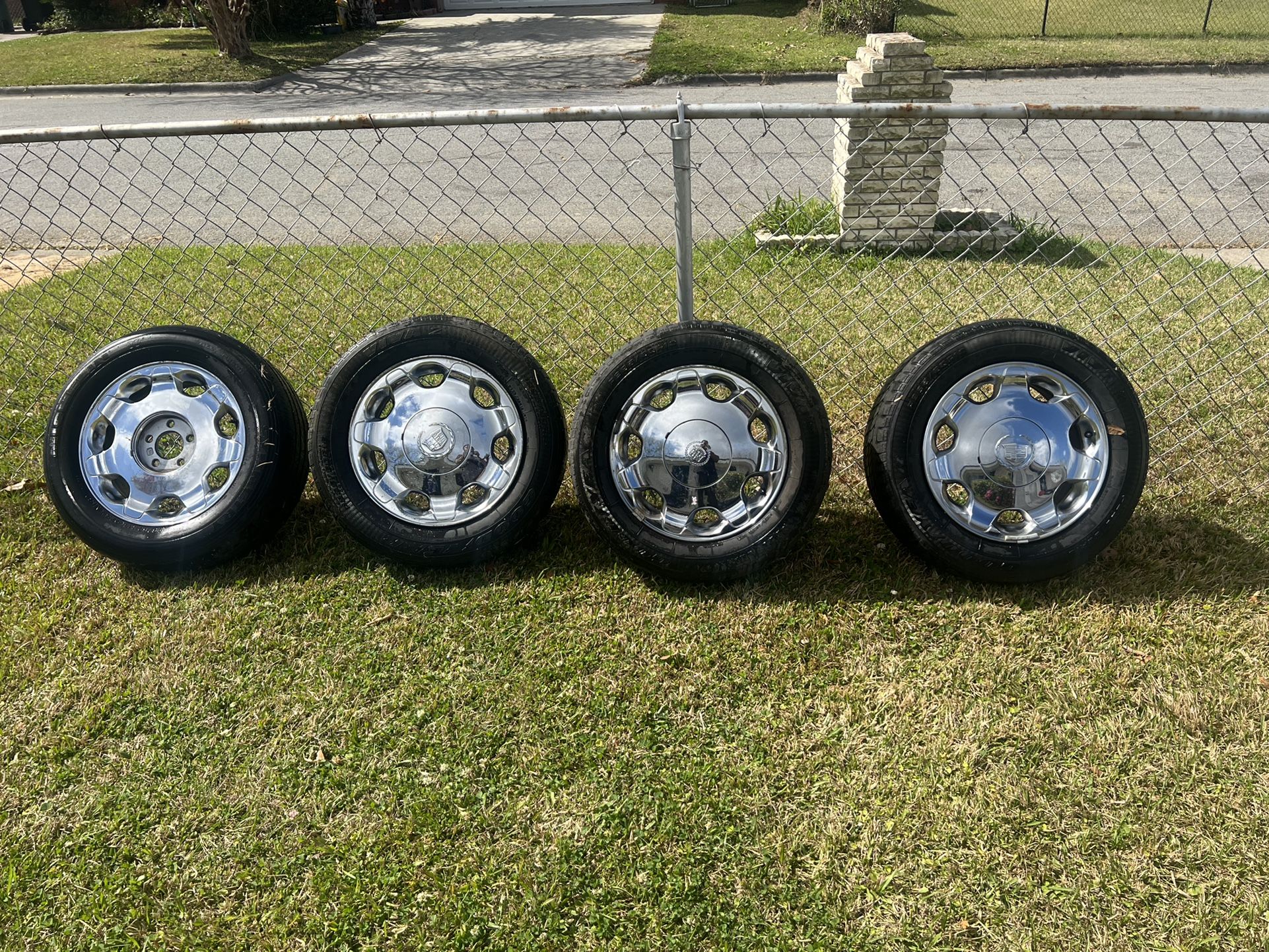 Cadillac D T S 16 Inch Wheels