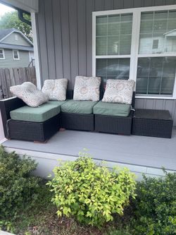 6 piece wicker sectional and table