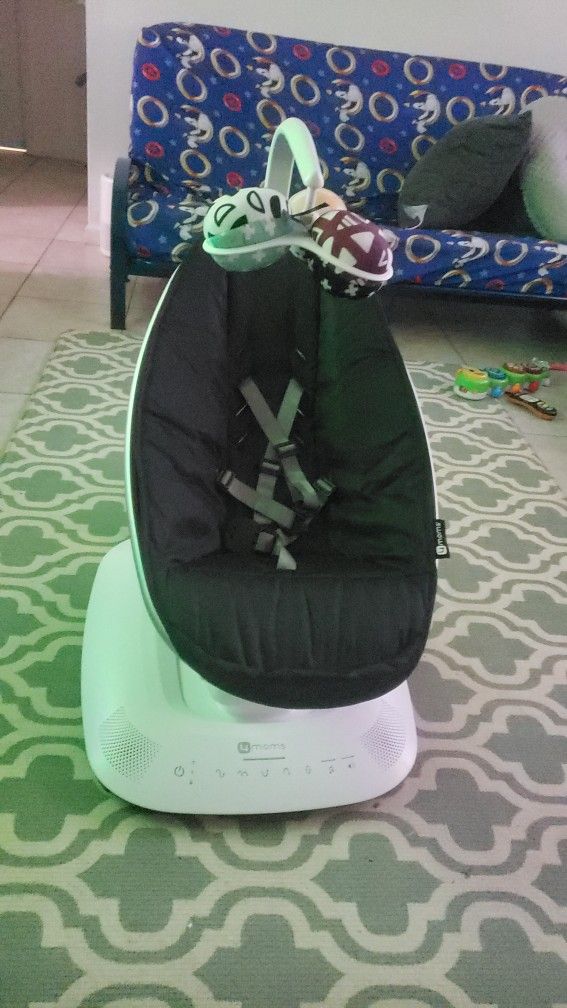 4moms mamaRoo Multi-Motion Baby Swing