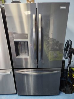 NEW FRIGIDAIRE FRENCH DOOR REFRIGERATOR