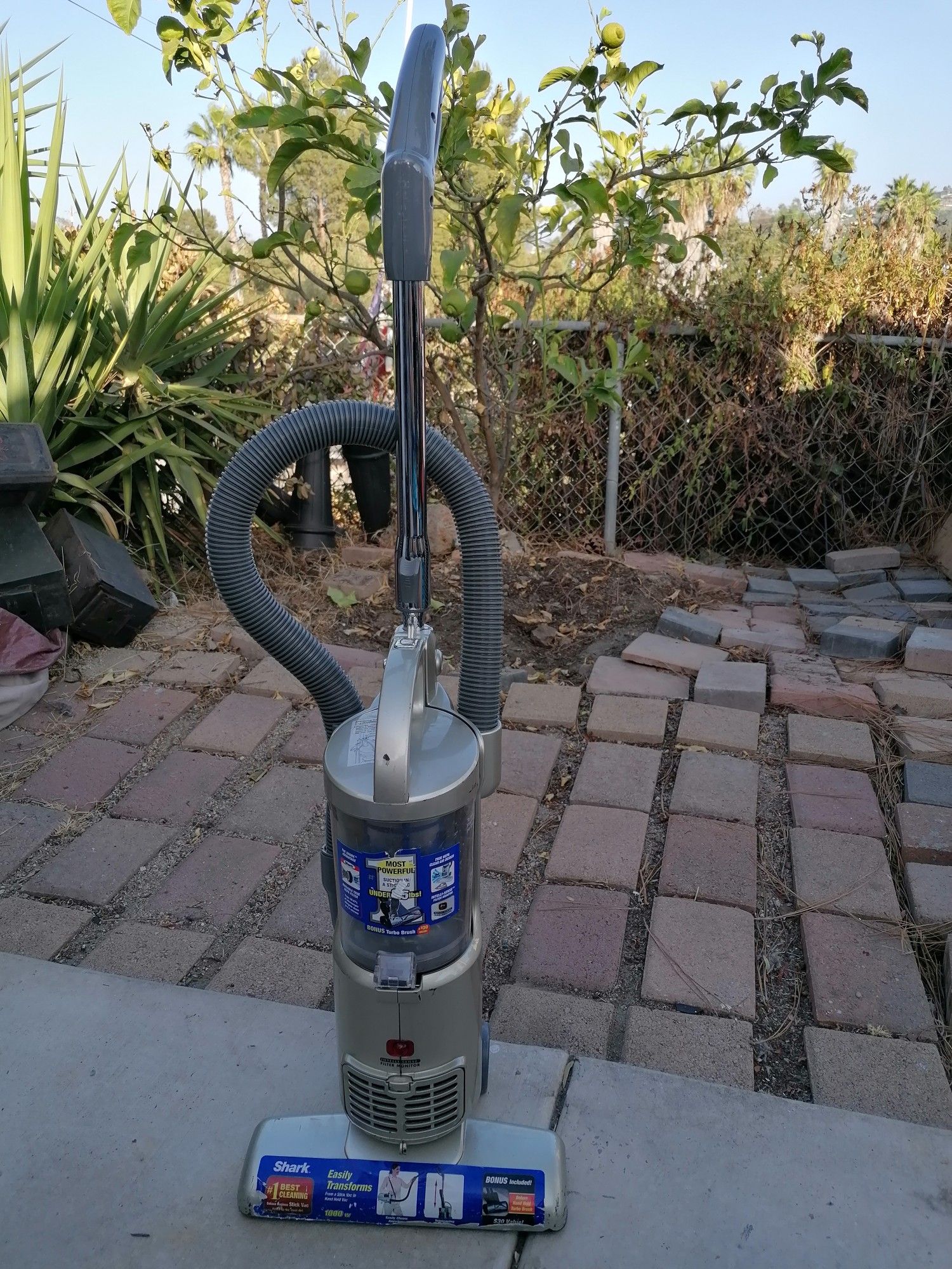 Shark vacuum dust bin lid is missing comes w hose and crevice