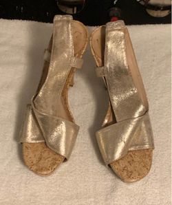 1-Pair Of Women’s Diane Von Furstenburg Zia Metallic Gold Leather High Heel Sandal Size 9M.