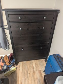 Shoe cabinet