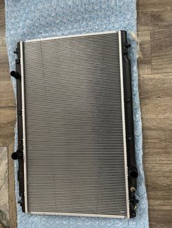 GENUINE HONDA CCR-V RADIATOR 19010-5PH-A01