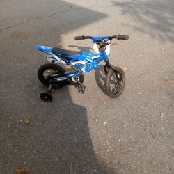 Yamaha kids  bike with  training wheels