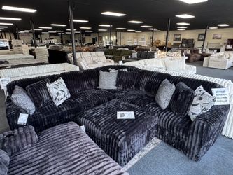 Midnight 3PC Sectional. 🚚WE DELIVER🚚