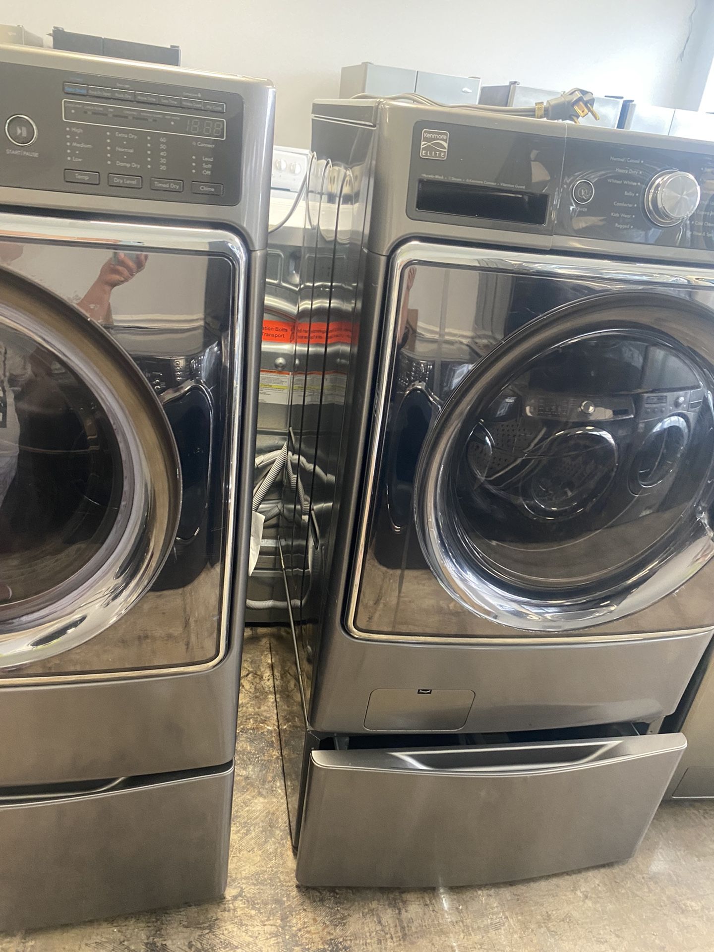 Kenmore Washer And Dryer Black Steinless Whit Pedestal 