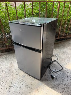 Mini refrigerator