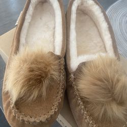 BearPaw Women’s moccasins Size 11