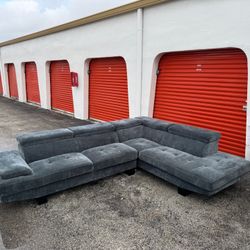 Rooms  To Go 2 Pc Right Arm Chaise Sectional