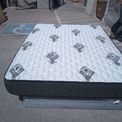 Queen Mattress And Box Spring 