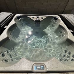 Hot Tub / Spa / Jacuzzi