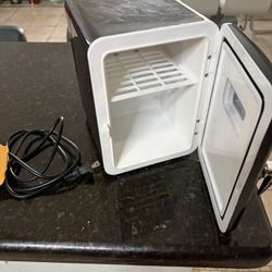 ELECTRIC PORTABLE FRIDGE