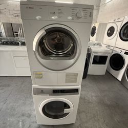 Washer And Dryer Set “24 ( Lavadora Y Secadora )