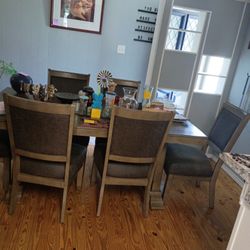 Dining Table And 6 Chairs 