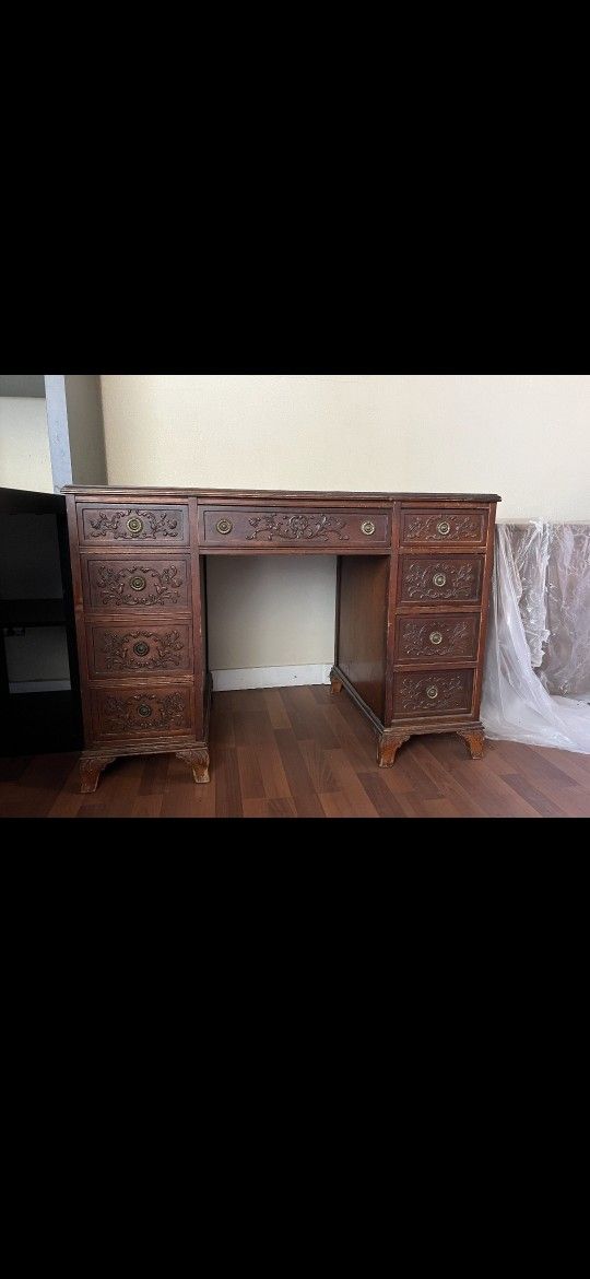 REALLY CHEAP! LAST OFFER! 325 RN TAKE IT!!! 19th Century Carved writing Desk (RARE AND ANTIQUE) WONT LAST LONG TRUST ME FOR THE PRICE!!!!!!!!!!!