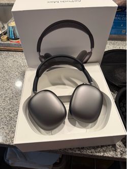 Apple AirPods Max Over Ear Space Gray With Box & Carrying Case $150
