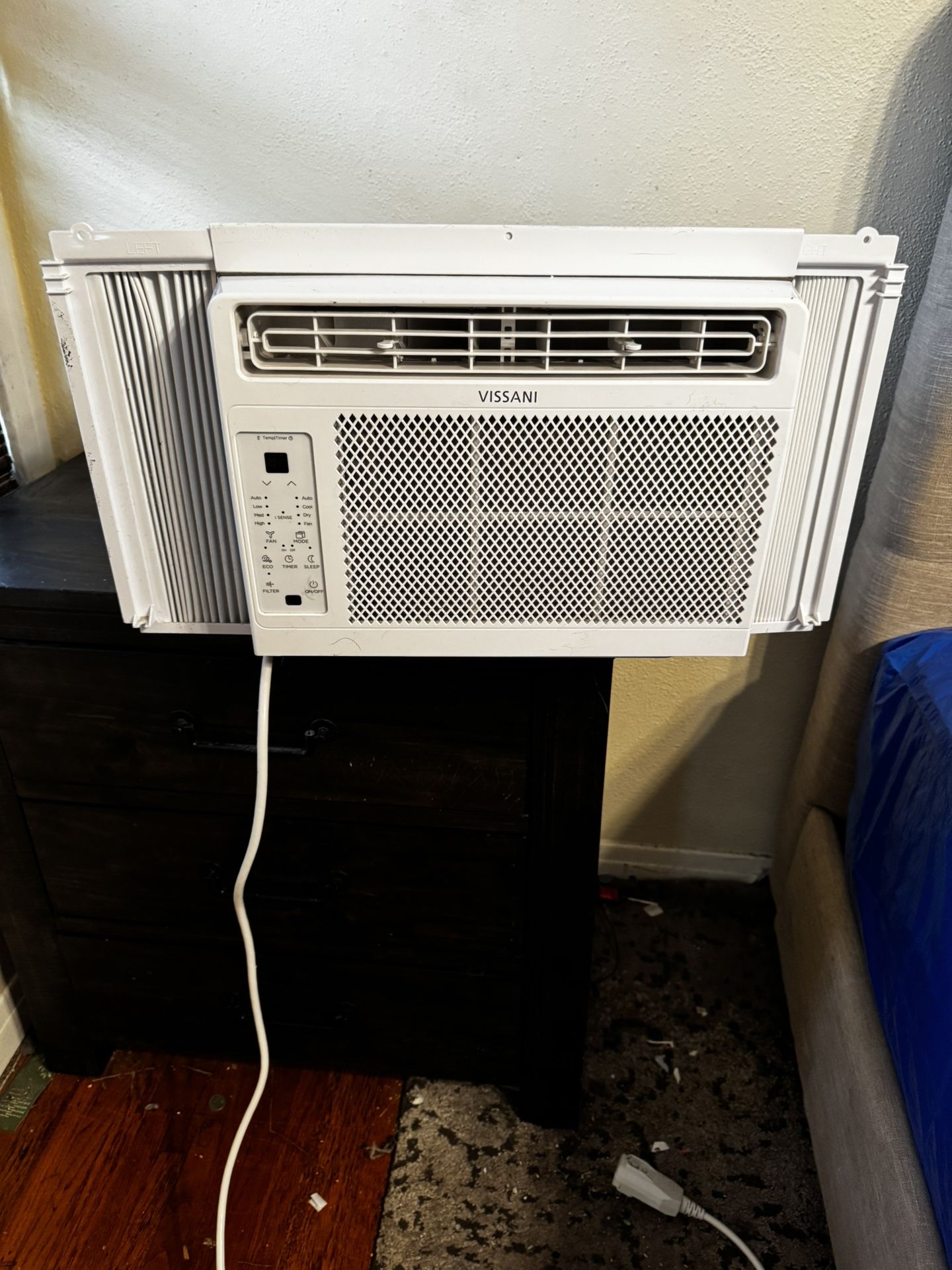 Vissani Window AC unit