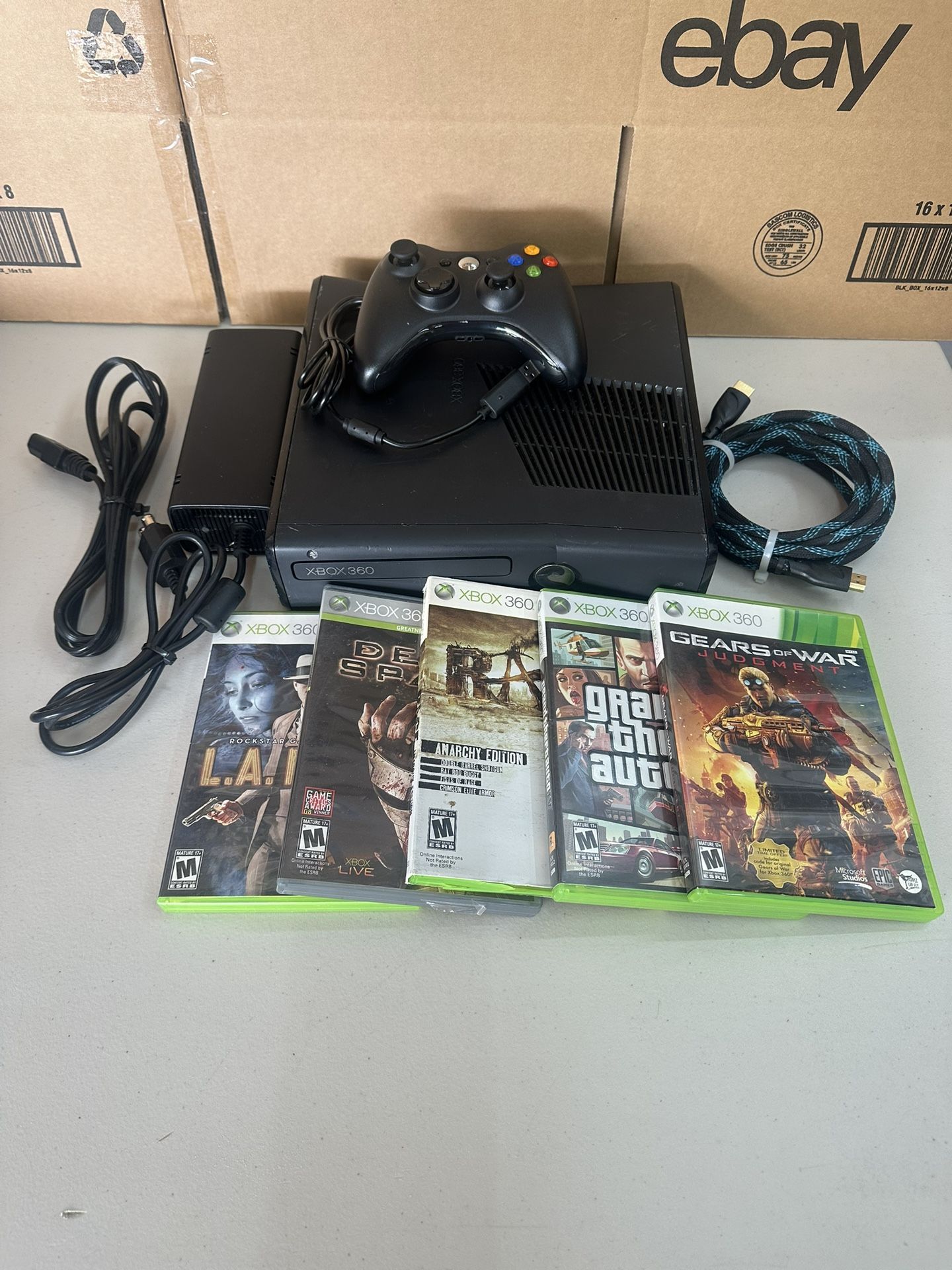 Microsoft XBox 360 S Console 4GB w/ Controller, Games & Cords! Tested/Works!